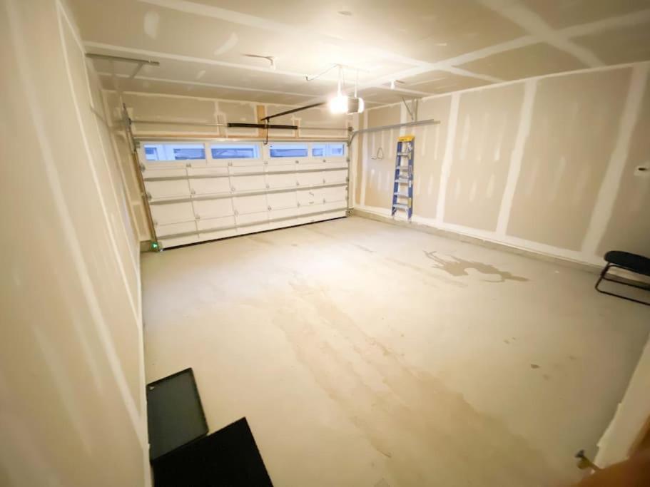 Elegant Rooms In Shared Townhouse Next To Beach Whitby Exterior foto